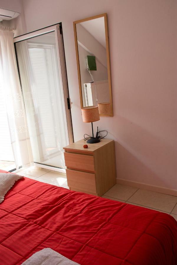 Cozy Maisonette Kamena Vourla Buitenkant foto